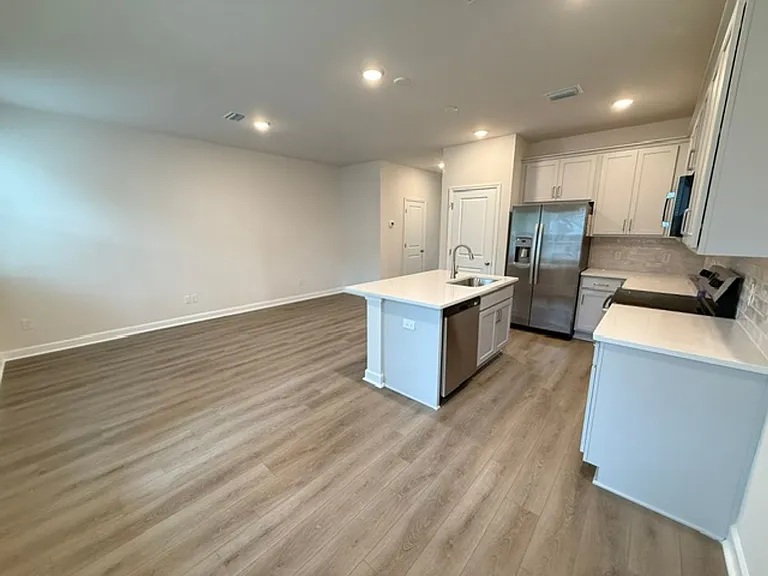465 Martins Creek Blvd — Photo 6
