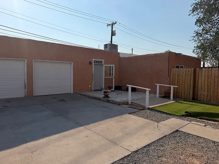 2615 Morningside Dr NE #B — Photo 1