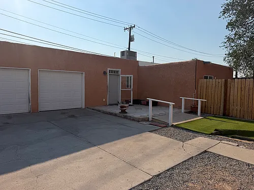 2615 Morningside Dr NE #B Photo 1