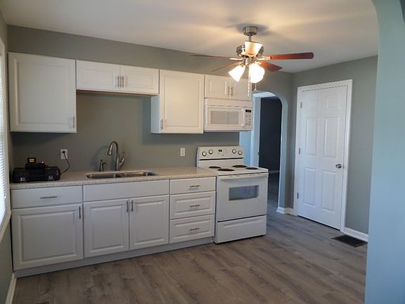 2nd image of 313 E 10th St