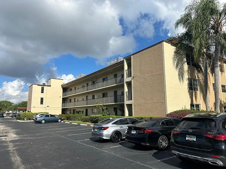 7860 NW 50th St #305 — Photo 19