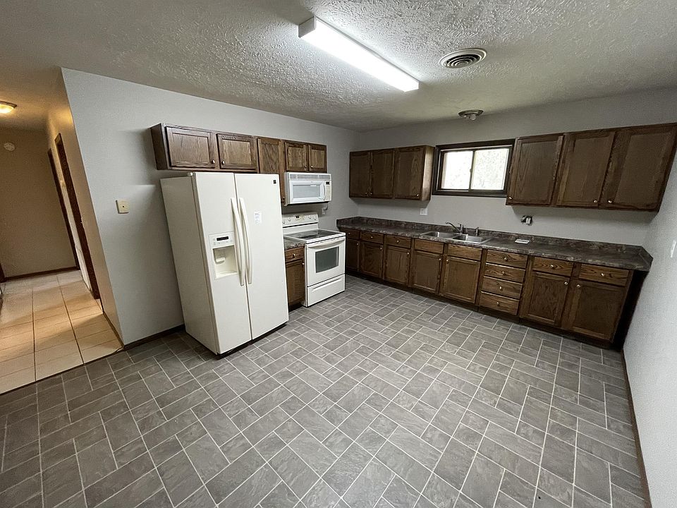 604 Paddock St Beatrice NE 68310 Zillow