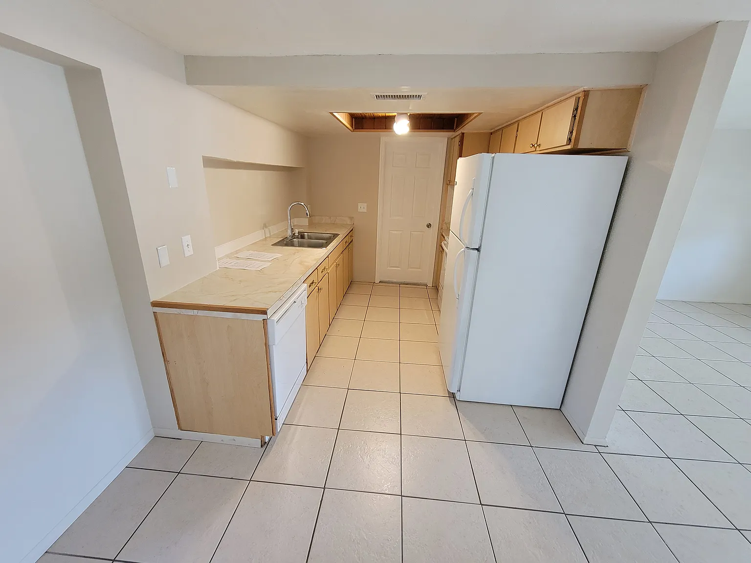 3 bed, 1.5 bath, 1128 sqft, $1,530 — Photo 2