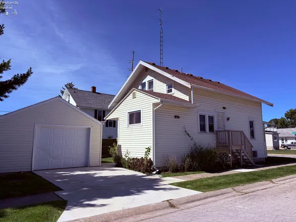 227 W 6th St, Port Clinton, OH 43452
