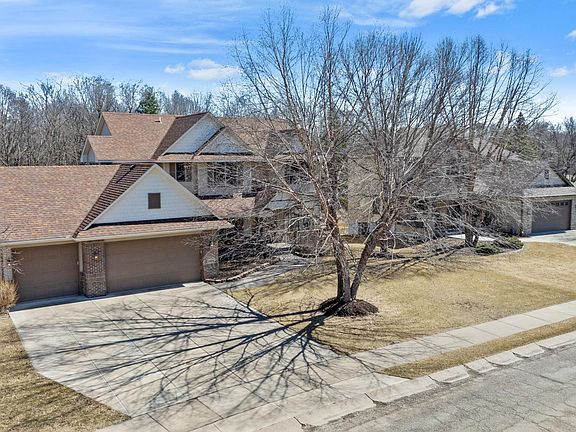 2nd image of 10906 Tanglewood Ln N