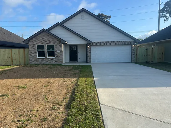 2070 Regent St, Beaumont, TX 77703