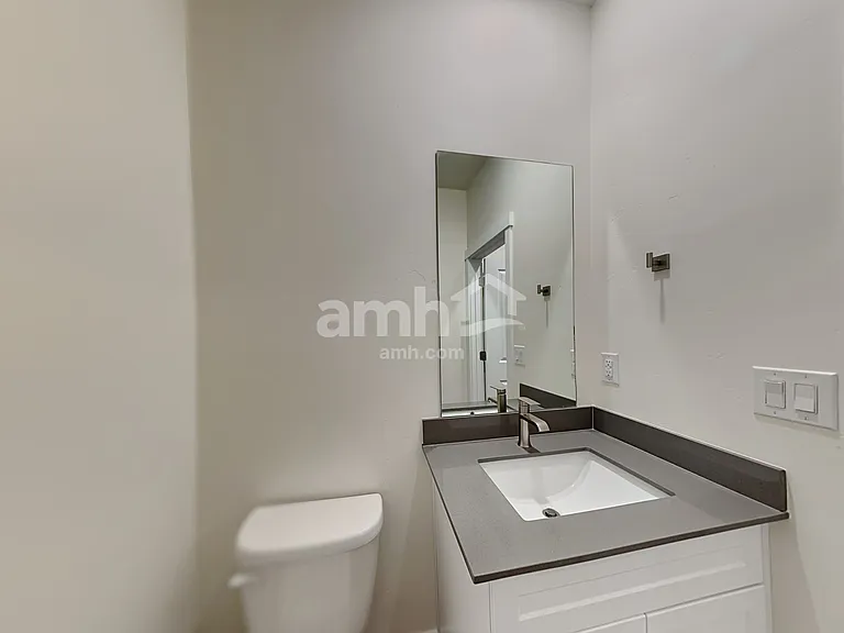 1053 S Woodsome Ave — Photo 7