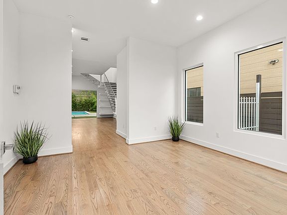 4th image of 2120 Southgate Blvd