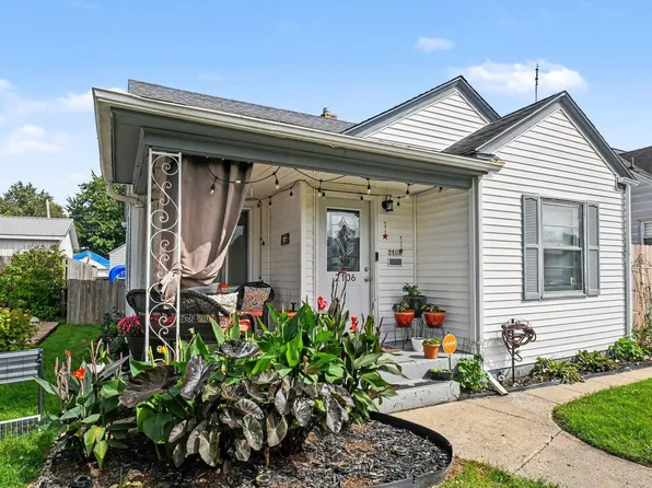 2106 Berkley Pl, South Bend, IN 46616
