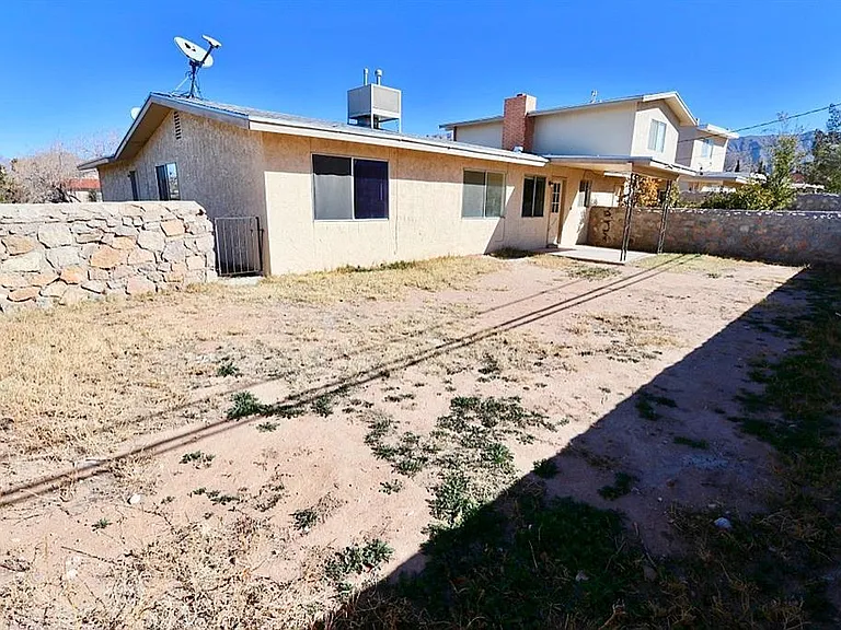 6925 Escondido Dr #B — Photo 29