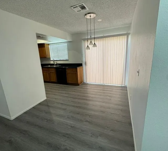 534 Dunbar Dr — Photo 5