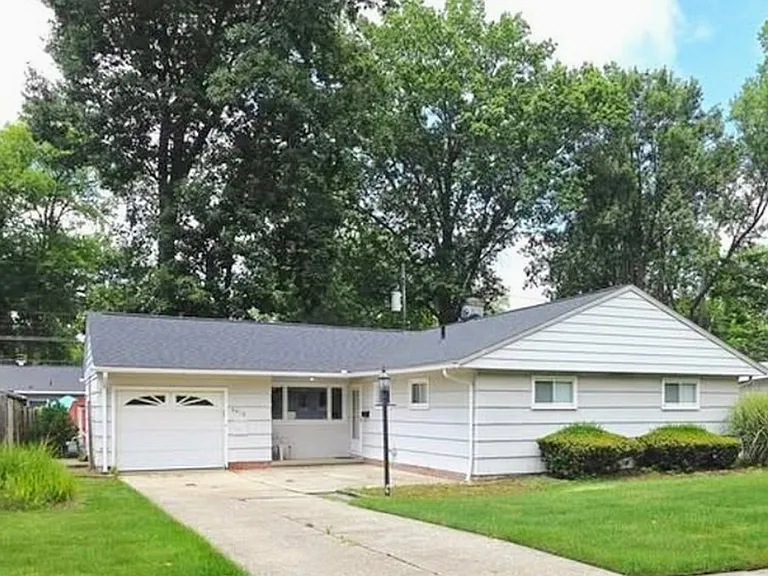 6416 Alderwood Rd — Photo 1