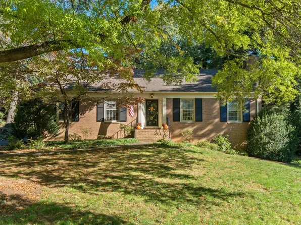 9 Woodrow Ave, Staunton, VA 24401