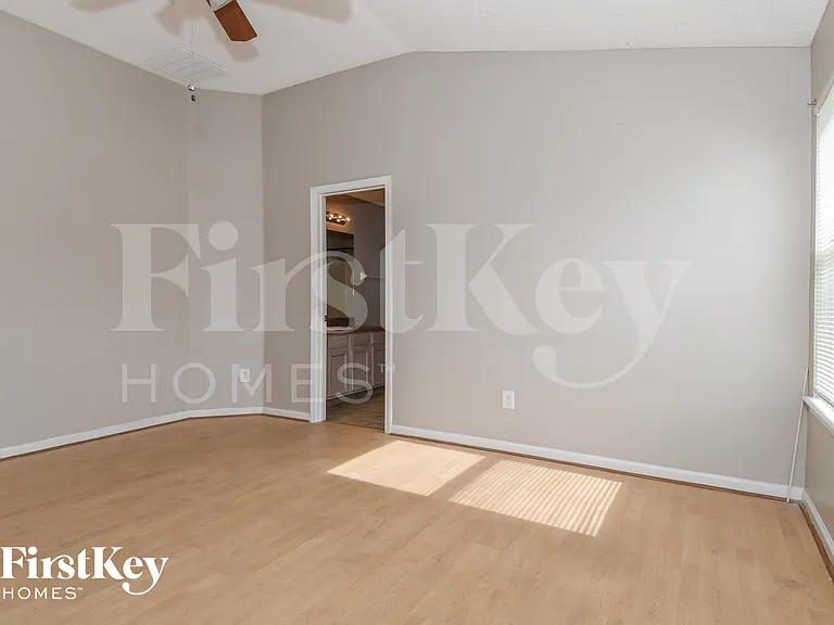12658 Holly Springs Ct — Photo 10