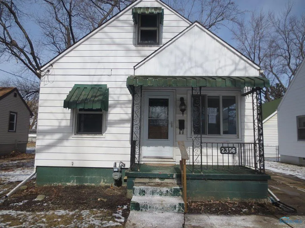 2306 Dunham St photo 1
