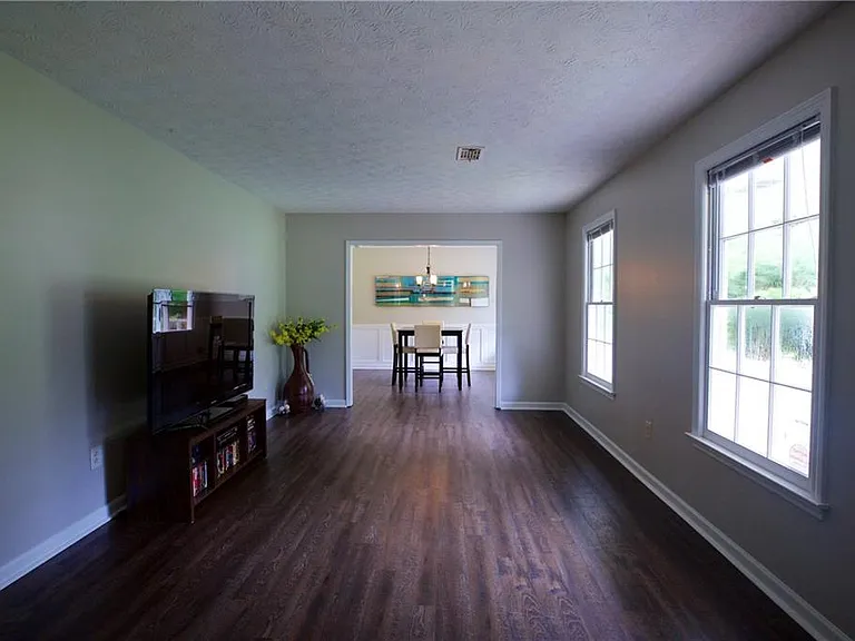 3328 Mountain Hollow Dr — Photo 6