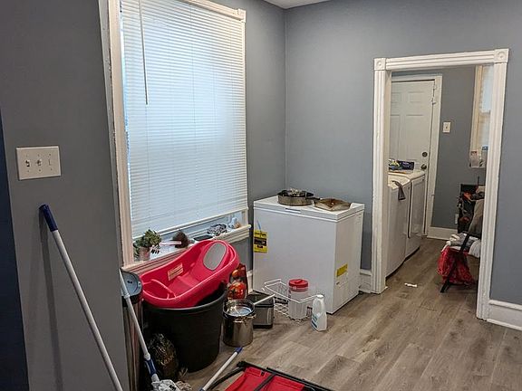 4th image of 5025 Aspen St