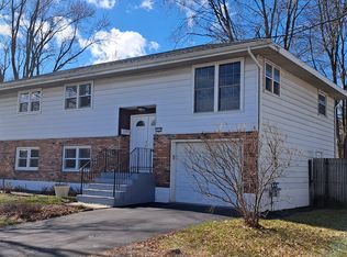 11 Jules Dr APT A, Albany, NY 12205