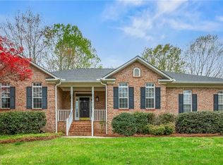 110 Savannah Ct, Kernersville, NC 27284