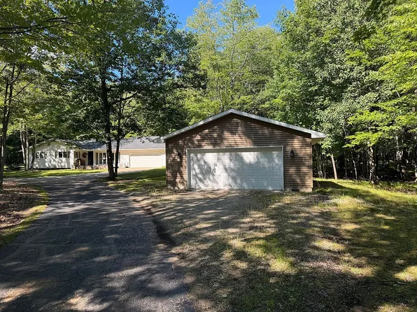 8964 Minnewasca Q Dr, Gladstone, MI 49837