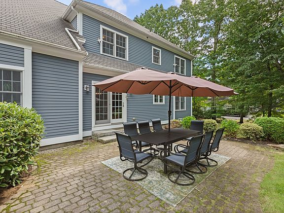 5th image of 8 Wildewood Dr