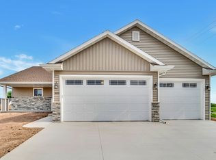 3600 Don Degroot Dr, Kaukauna, WI 54130