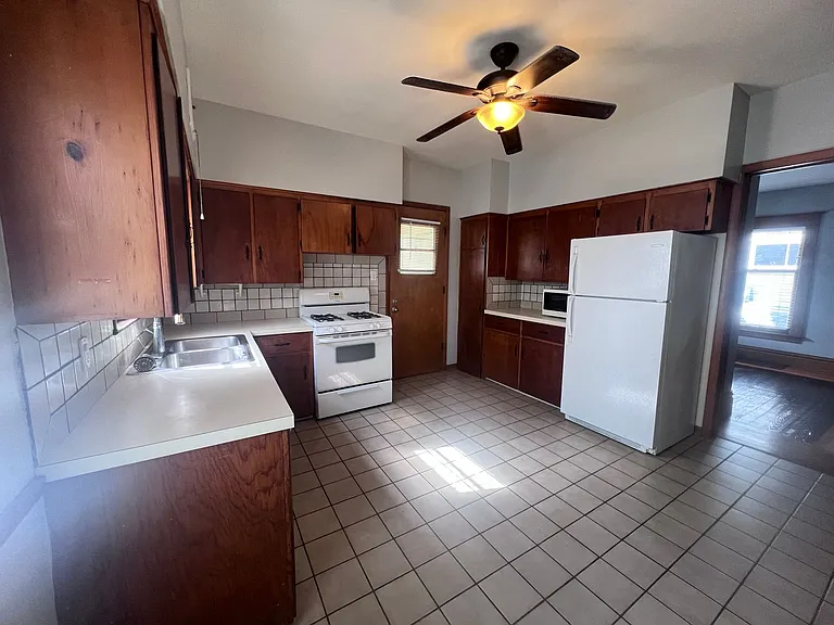 1030 Chester St SE — Photo 7