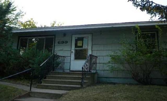 1st image of 699 Ivy Ave E