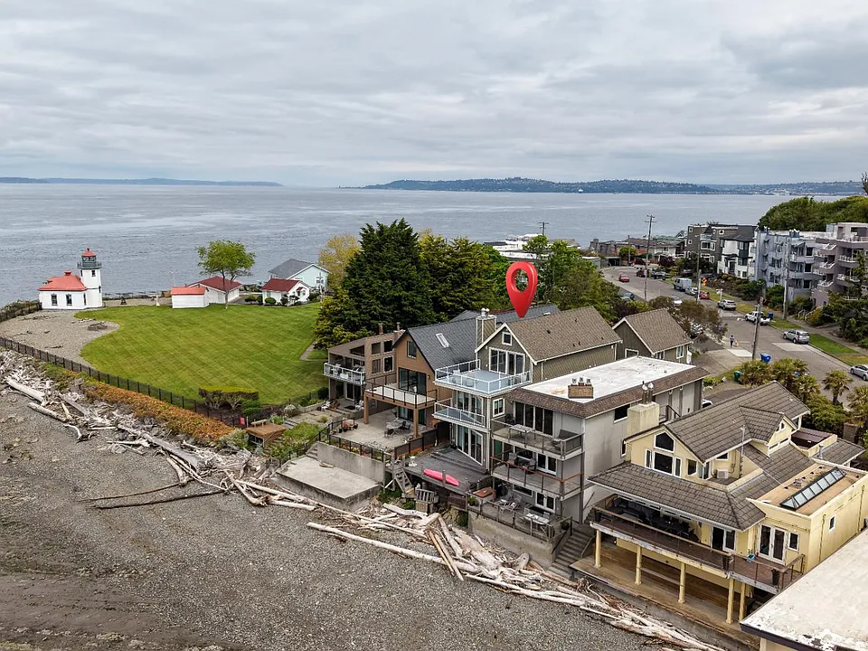 3221 Alki Ave SW