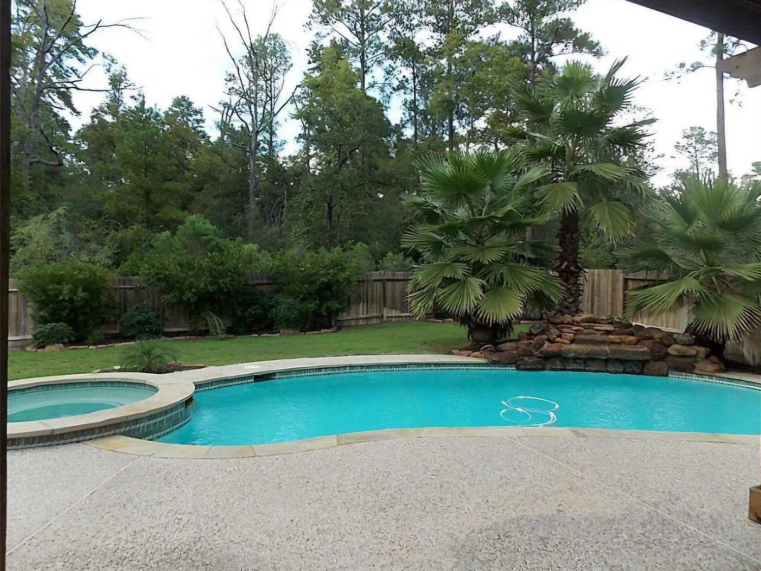 4 bed, 2.5 bath, 2290 sqft, $3,650 — Photo 2