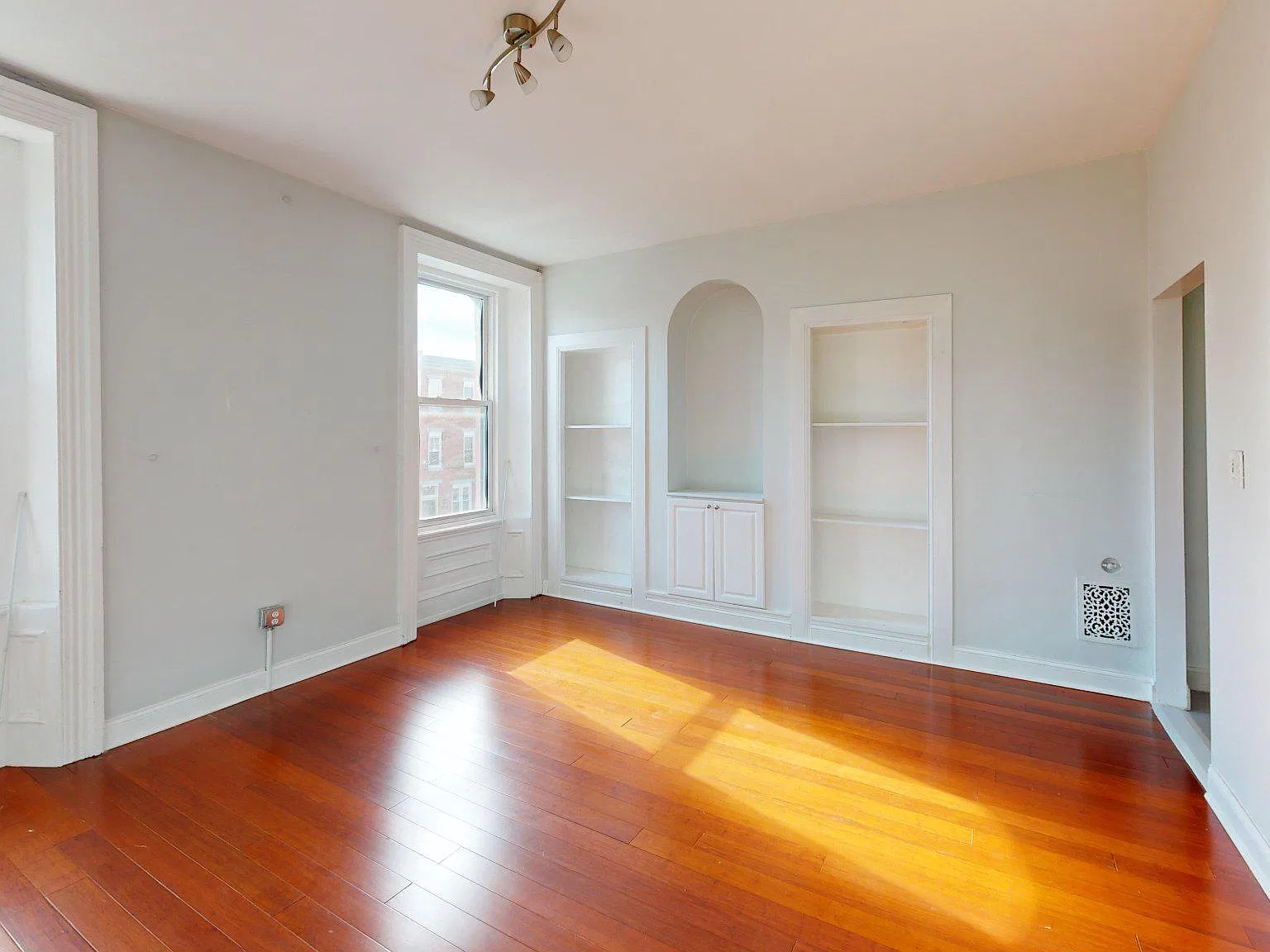 1 bed, 1.0 bath, 2445 sqft, $1,500 — Photo 1