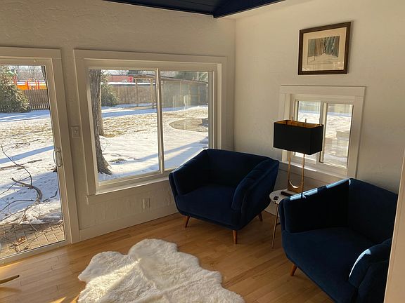 Sitting room off master