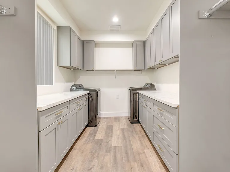 11619 Ayres Ave — Photo 24