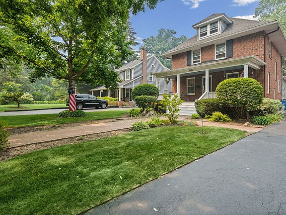 4th image of 1538 Oakwood Ave