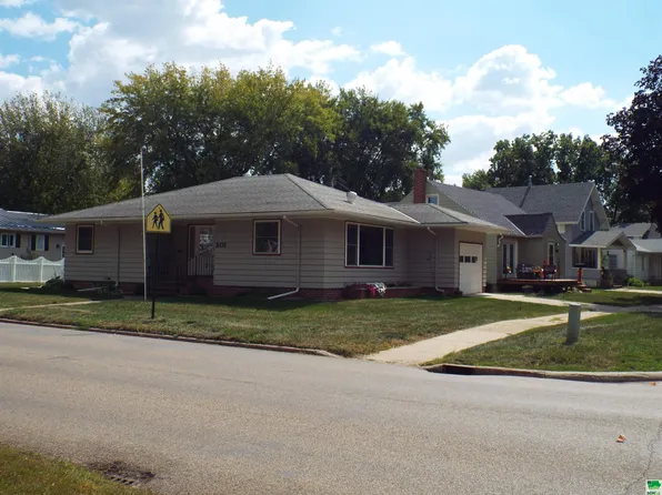801 5th St, Sibley, IA 51249