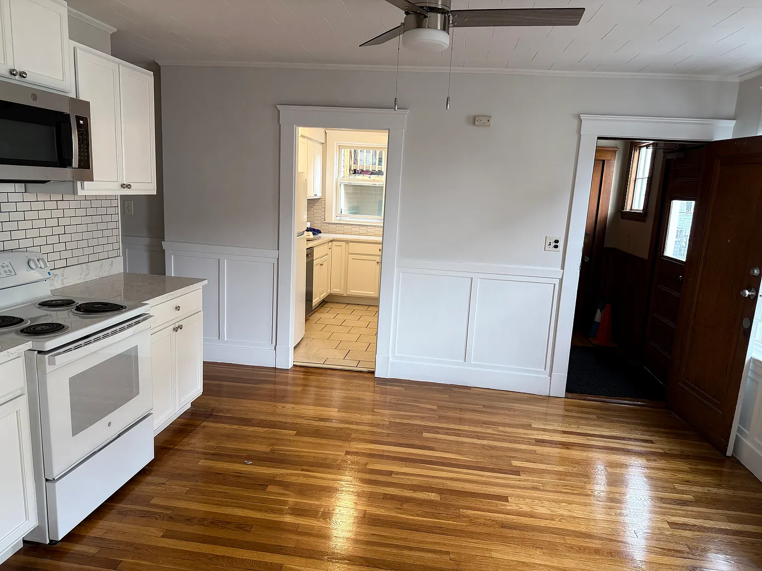 3 bed, 1100 sqft, $3,000 — Photo 4