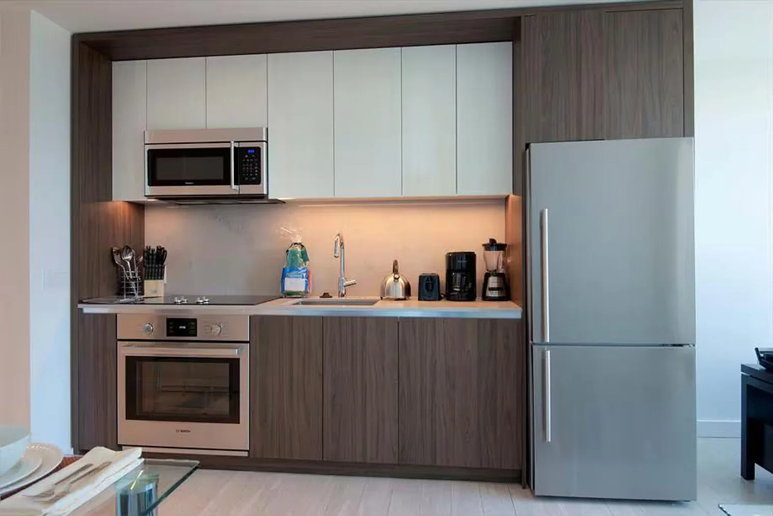 1 bed, 1.0 bath, 721 sqft, $8,100 — Photo 3