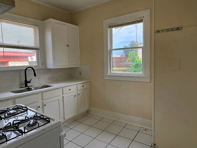 420 S Spring Ave — Photo 11