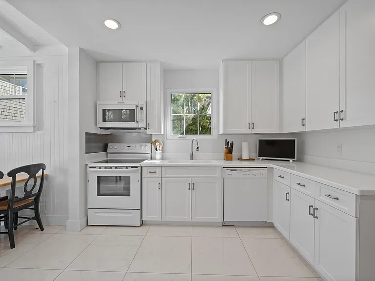 141 Chilean Ave — Photo 11