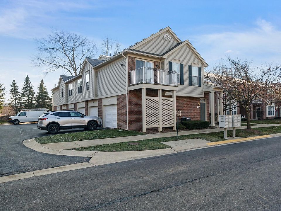 1st image of 43822 Rushcliffe Dr
