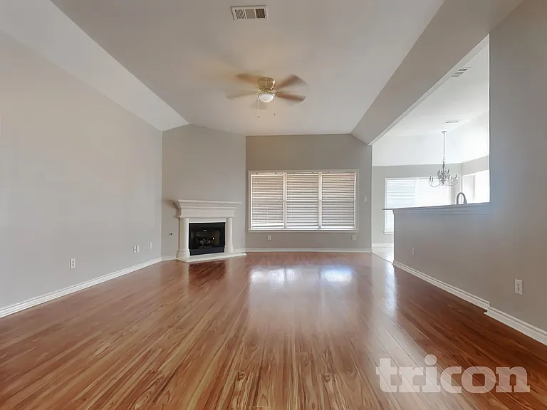 5816 Greenmeadow Dr — Photo 2