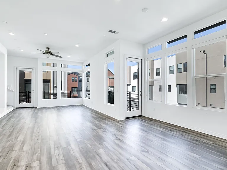 180 Sawbuck — Photo 19