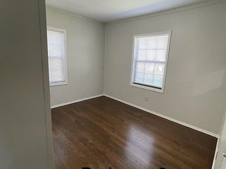 1400 S Northern Blvd — Photo 9