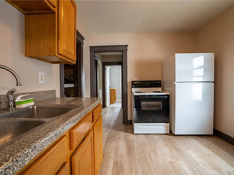208 E Clark St #1 — Photo 4