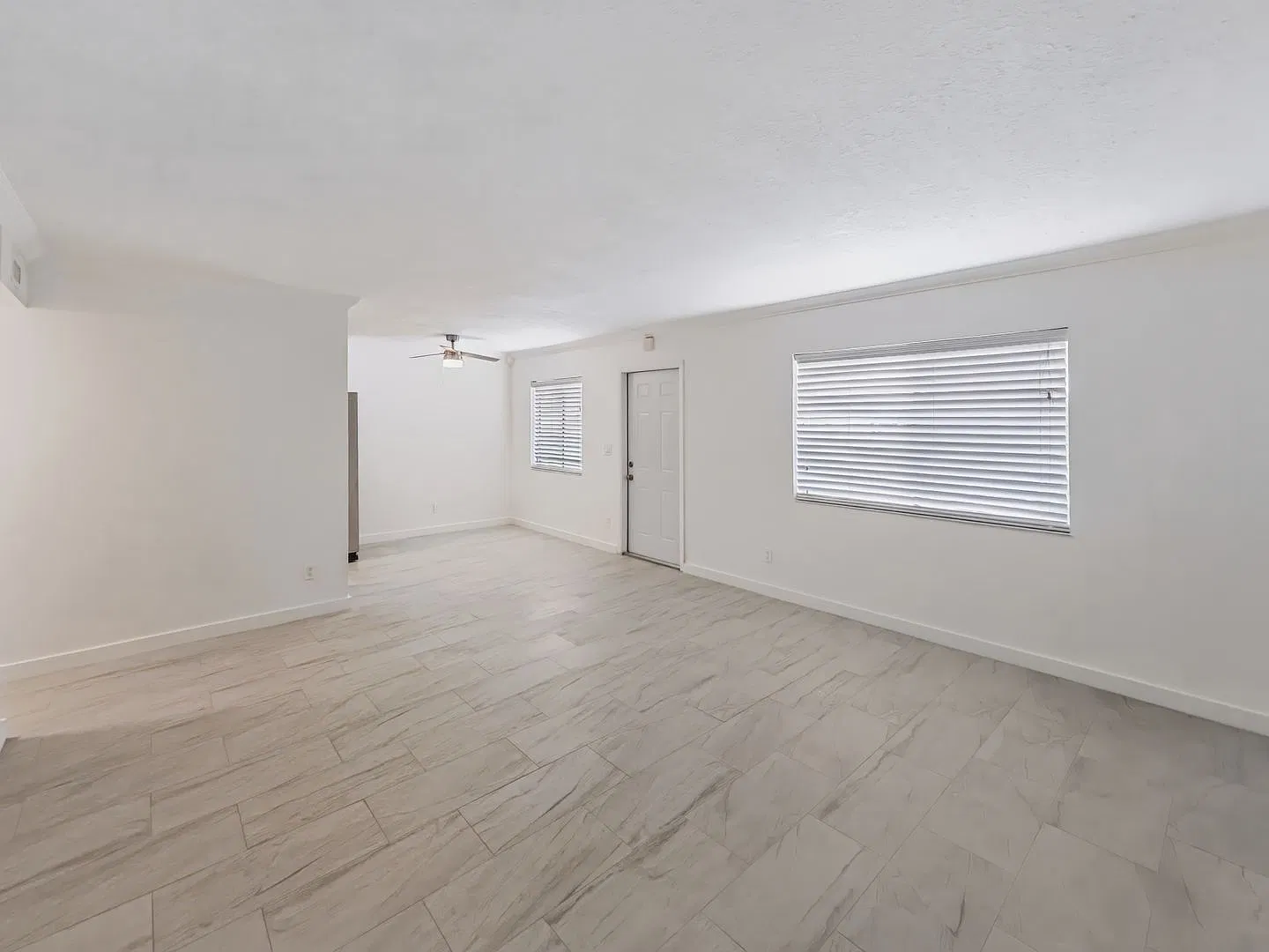 ** Abaco Bay ** 2 Bed / 2 Bath Condo - Completely Renovated! - Bayshore District - Annual Rental — Photo 2