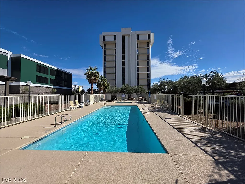 2 bed, 2.0 bath, 1321 sqft, $1,550 — Photo 3