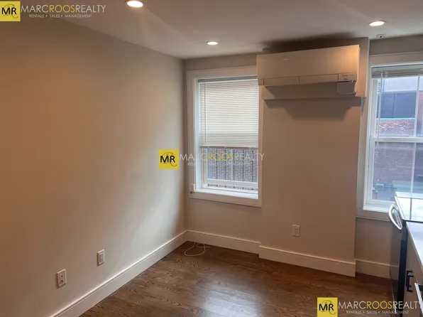 365 Hanover St #7, Boston, MA 02113