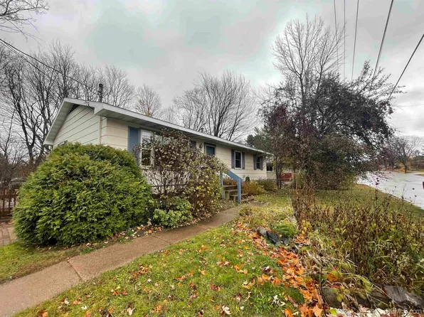 1100 N McClellan Ave, Marquette, MI 49855