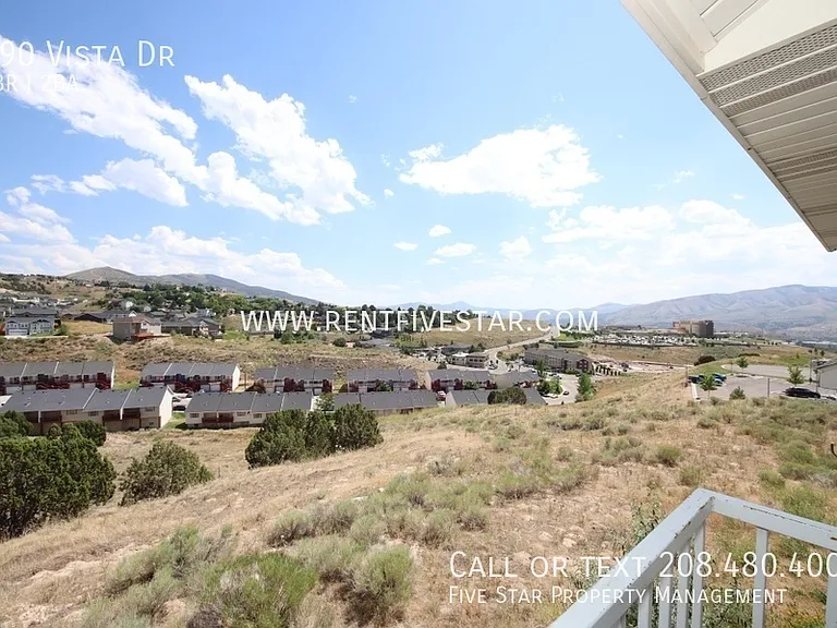 390 Vista Dr — Photo 9