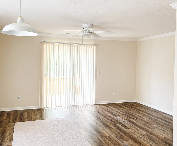 840 Woodside Creek Dr — Photo 3